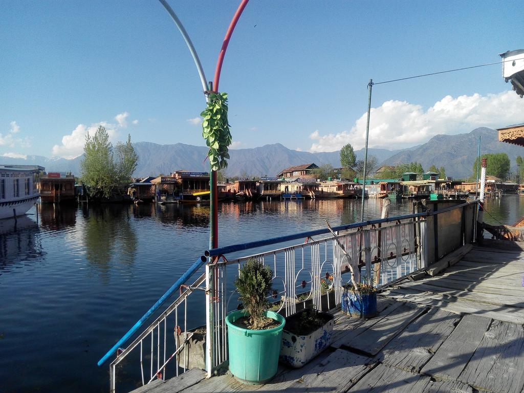 New World Guest House Srīnagar Extérieur photo