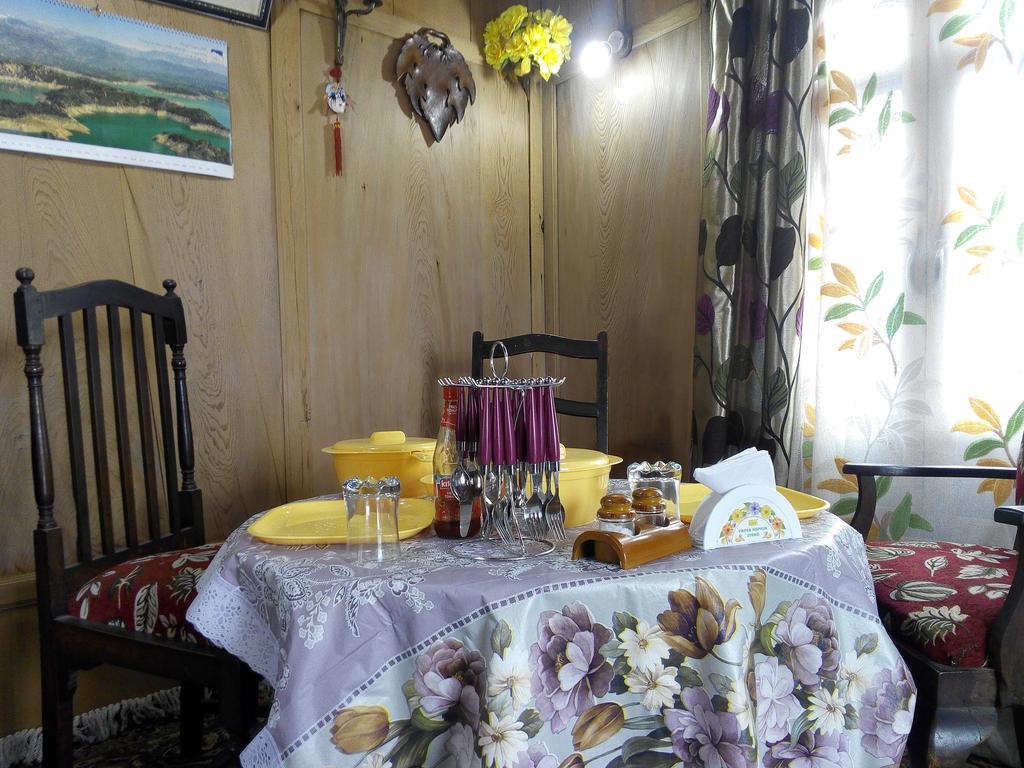 New World Guest House Srīnagar Extérieur photo