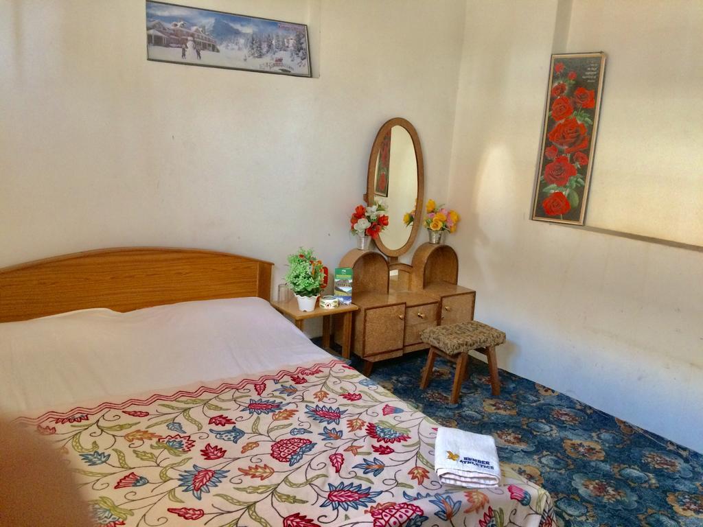 New World Guest House Srīnagar Extérieur photo